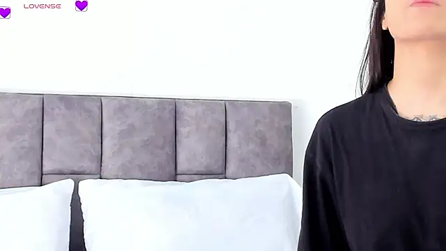 VeronicaTonu online show from March 4, 2:32 pm