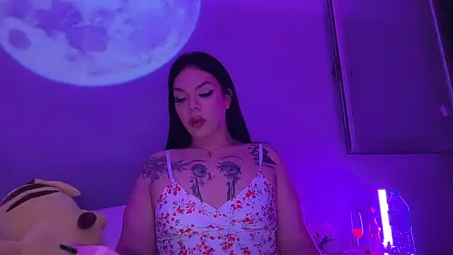 Snapshot of Its_MadameGaby chatting on May 27, 2:08 am Its MadameGaby online show from May 27, 2:08 am