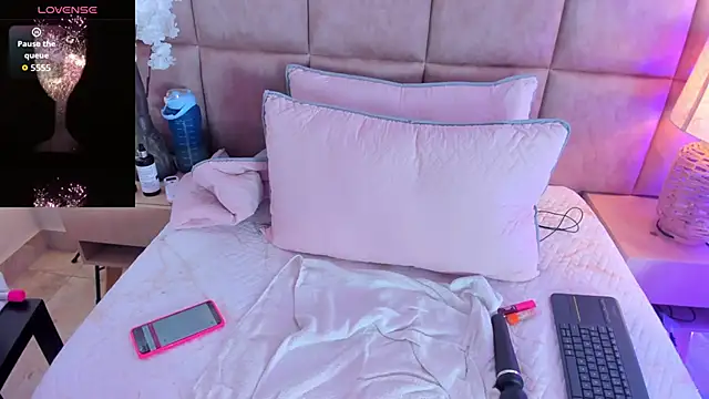 Snapshot of LiaaGenner chatting on November 30, 2:45 am LiaaGenner online show from November 30, 2:45 am