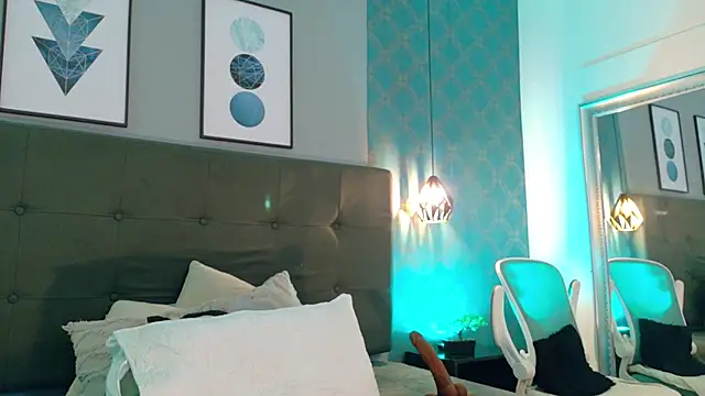 AmbarRoberts  online show from February 26, 1:11 pm