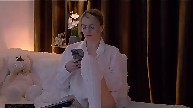 TinaHarley online show from February 18, 4:47 pm