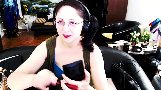 Snapshot of Imperatriza chatting on May 17, 2:11 am Imperatriza online show from May 17, 2:11 am