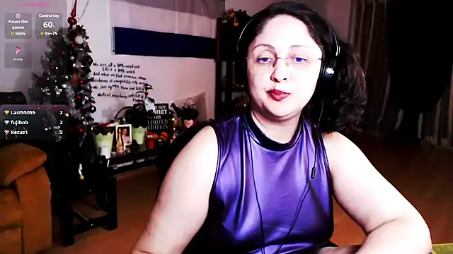 Snapshot of Imperatriza chatting on March 1, 4:33 pm Imperatriza online show from March 1, 4:33 pm