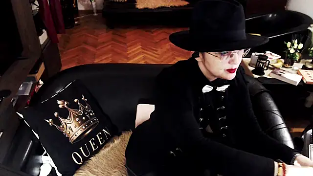 Snapshot of Imperatriza chatting on April 28, 2:27 am Imperatriza online show from April 28, 2:27 am