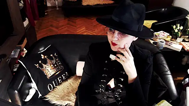 Snapshot of Imperatriza chatting on April 27, 7:12 pm Imperatriza online show from April 27, 7:12 pm