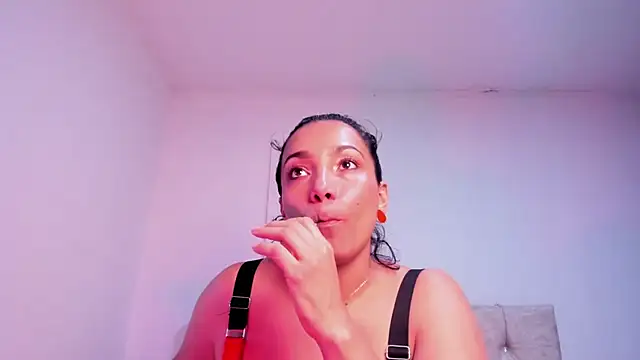 Snapshot of amber_demons2021 chatting on March 13, 10:32 pm amber demons2021 online show from March 13, 10:32 pm