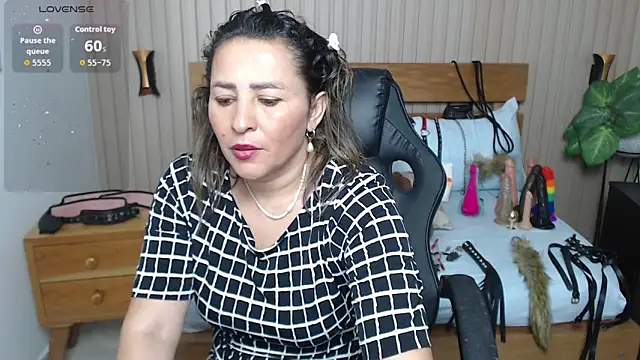 Snapshot of luciana_ballesteros_ chatting on November 24, 1:22 pm luciana ballesteros online show from November 24, 1:22 pm