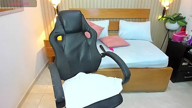 luciana ballesteros  online show from March 14, 12:22 pm