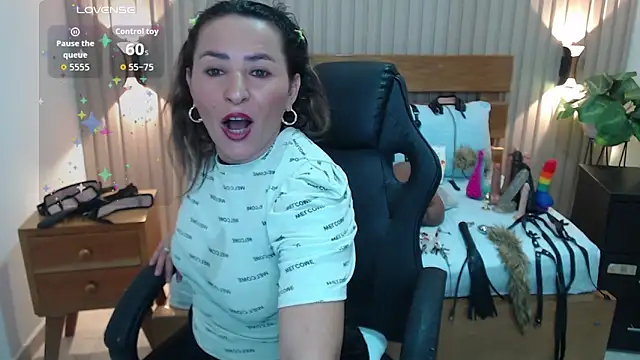 Snapshot of luciana_ballesteros_ chatting on November 13, 12:31 pm luciana ballesteros online show from November 13, 12:31 pm