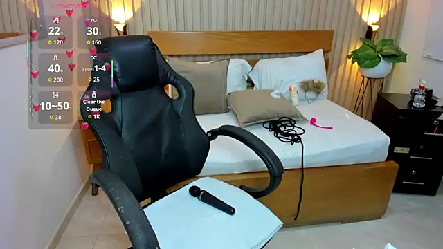 luciana ballesteros  online show from April 7, 12:07 pm