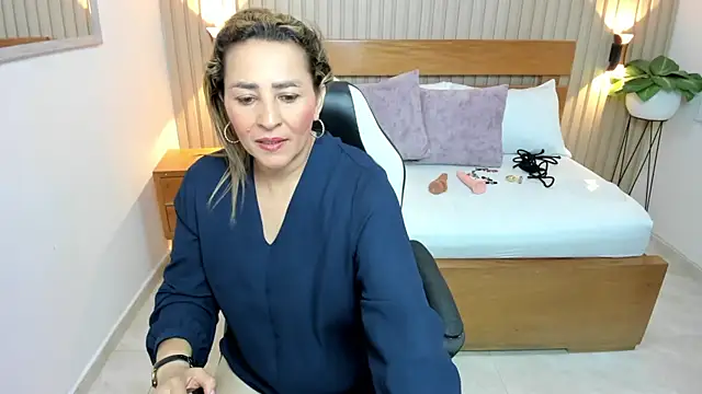 luciana ballesteros  online show from June 10, 12:28 pm