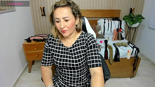 luciana ballesteros  online show from May 18, 1:38 pm