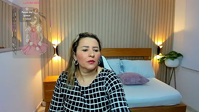 luciana ballesteros  online show from May 29, 12:11 pm