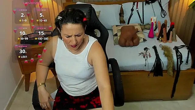 luciana ballesteros  online show from October 4, 12:39 pm