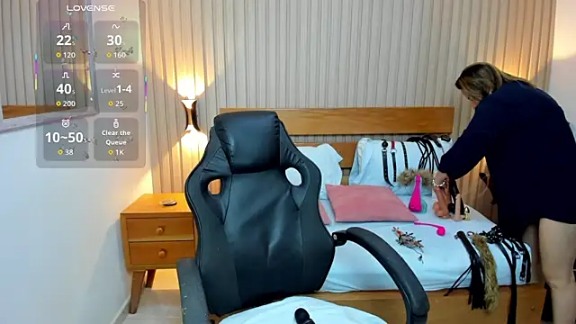 luciana ballesteros  online show from March 31, 12:07 pm