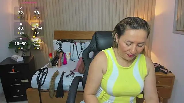 luciana ballesteros  online show from December 20, 1:03 pm