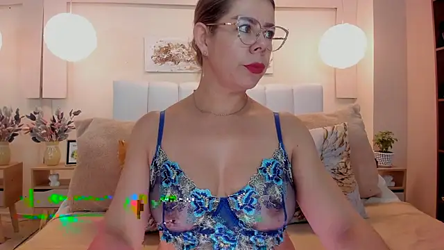 Snapshot of RamonaSimons chatting on June 10, 8:32 pm RamonaSimons online show from June 10, 8:32 pm