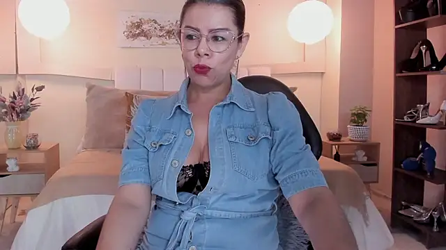Snapshot of RamonaSimons chatting on May 13, 8:05 pm RamonaSimons online show from May 13, 8:05 pm