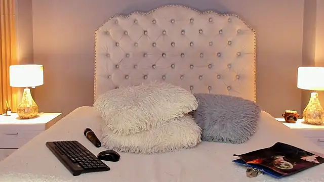 RamonaSimons online show from October 22, 8:08 pm