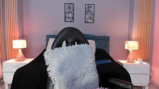 RamonaSimons online show from December 20, 8:33 pm