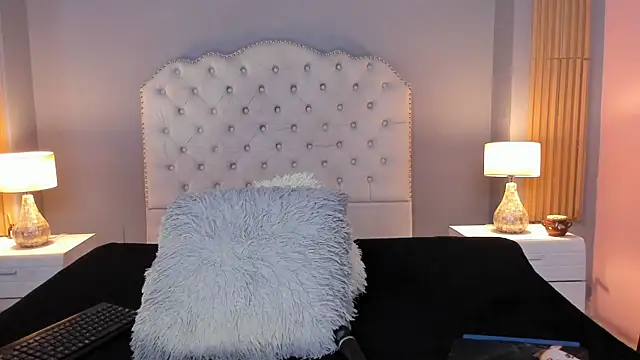 RamonaSimons online show from September 30, 8:26 pm