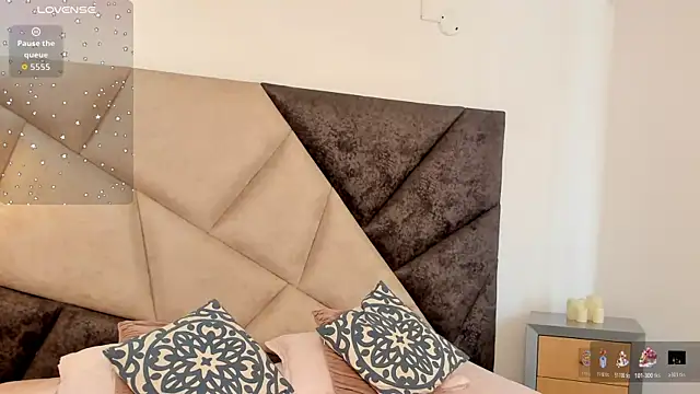 FaloonRoussel online show from November 18, 6:22 pm