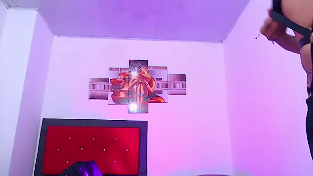 Snapshot of lilithnyx333 chatting on July 14, 7:31 pm lilithnyx333 online show from July 14, 7:31 pm