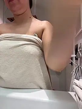 lyajoliee online show from February 10, 10:03 am