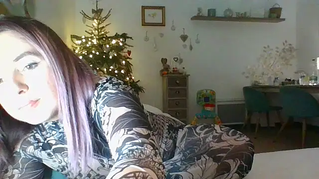 lyajoliee online show from January 5, 8:31 pm