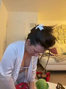 lyajoliee online show from January 12, 5:25 am