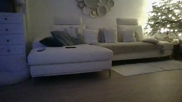 lyajoliee online show from December 11, 8:07 pm