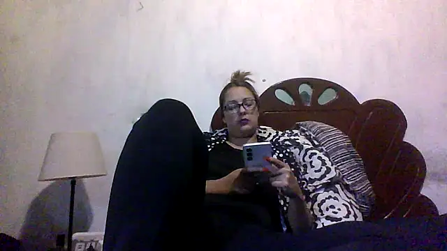 Snapshot of Samanthat33 chatting on November 13, 10:02 pm Samanthat33 online show from November 13, 10:02 pm