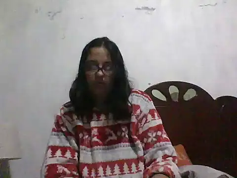 Snapshot of Samanthat33 chatting on March 11, 3:47 am Samanthat33 online show from March 11, 3:47 am