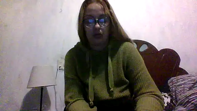 Snapshot of Samanthat33 chatting on October 11, 3:02 pm Samanthat33 online show from October 11, 3:02 pm