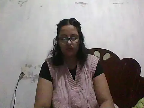 Snapshot of Samanthat33 chatting on March 12, 6:53 pm Samanthat33 online show from March 12, 6:53 pm