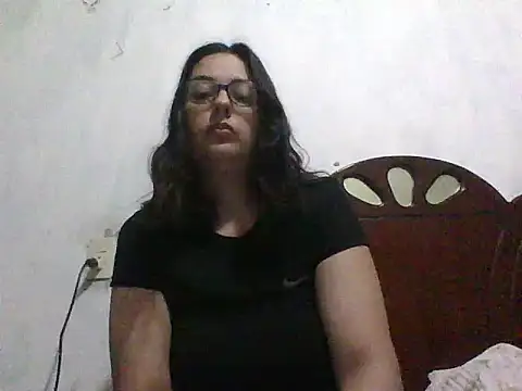 Snapshot of Samanthat33 chatting on March 9, 4:11 pm Samanthat33 online show from March 9, 4:11 pm