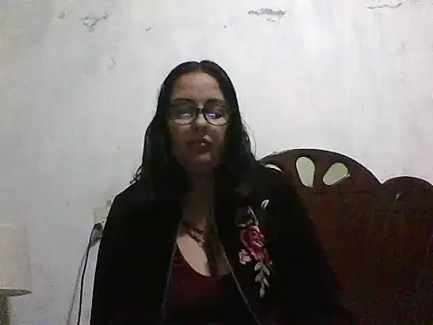 Snapshot of Samanthat33 chatting on December 29, 1:02 am Samanthat33 online show from December 29, 1:02 am