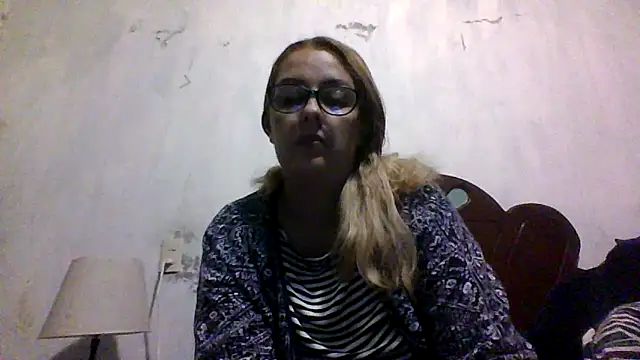 Snapshot of Samanthat33 chatting on October 6, 6:03 am Samanthat33 online show from October 6, 6:03 am