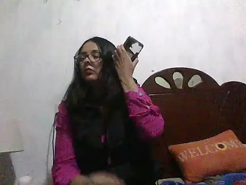 Snapshot of Samanthat33 chatting on March 2, 3:13 am Samanthat33 online show from March 2, 3:13 am