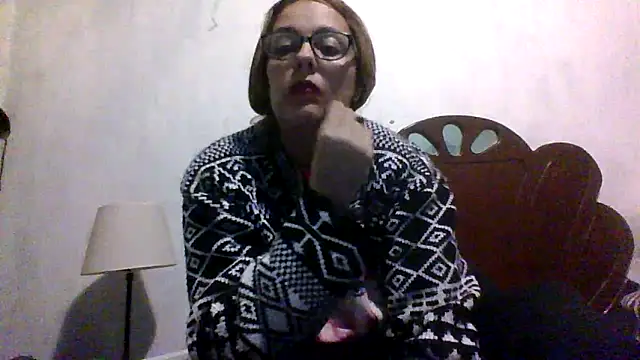 Snapshot of Samanthat33 chatting on November 17, 3:21 am Samanthat33 online show from November 17, 3:21 am