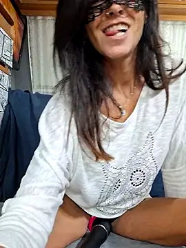 EmySkinny85 online show from October 25, 1:01 pm