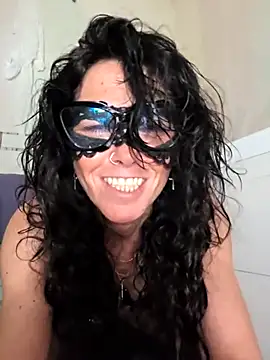 EmySkinny85 online show from March 18, 8:43 pm