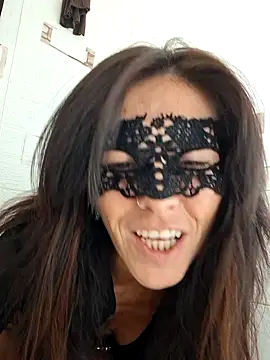 EmySkinny85 online show from November 18, 3:15 pm