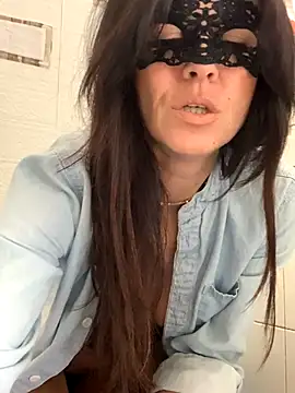 EmySkinny85 online show from December 17, 9:14 am