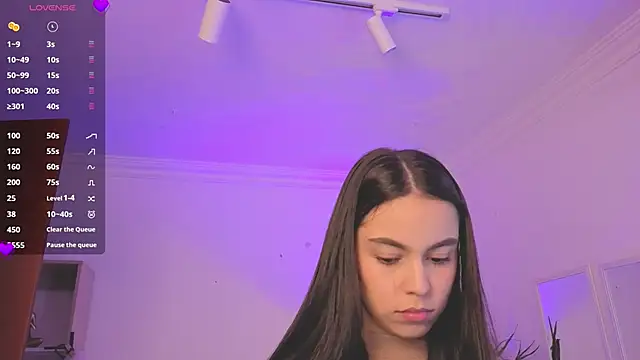 Snapshot of Aleejaa__ chatting on April 20, 11:24 am Aleejaa online show from April 20, 11:24 am