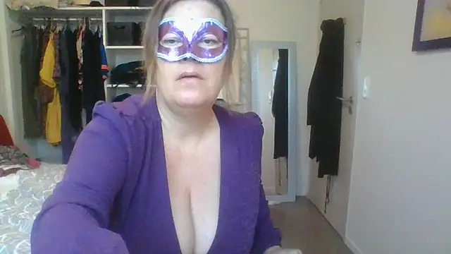 Snapshot of blueblush chatting on December 3, 8:22 am blueblush online show from December 3, 8:22 am