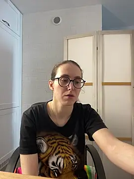 Snapshot of MartiniiSelenna chatting on June 21, 5:57 am MartiniiSelenna online show from June 21, 5:57 am