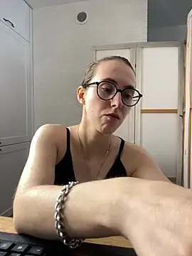 Snapshot of MartiniiSelenna chatting on July 18, 6:00 am MartiniiSelenna online show from July 18, 6:00 am
