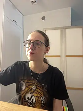 Snapshot of MartiniiSelenna chatting on July 5, 5:47 am MartiniiSelenna online show from July 5, 5:47 am