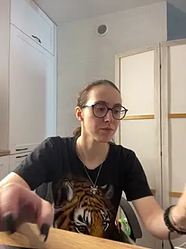 Snapshot of MartiniiSelenna chatting on June 20, 5:45 am MartiniiSelenna online show from June 20, 5:45 am